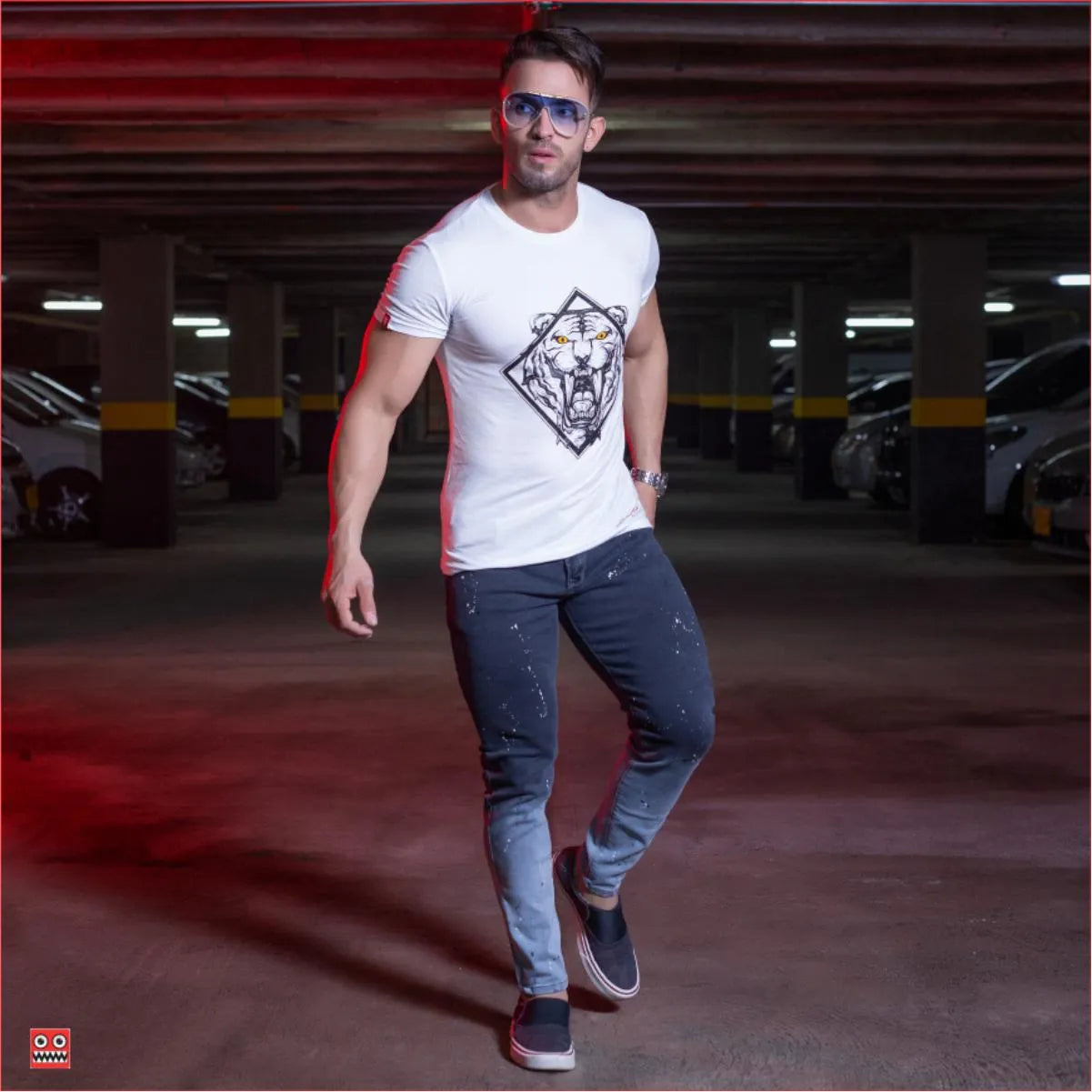 Camiseta Tigre Triangulo Blanco Cuello Redondo