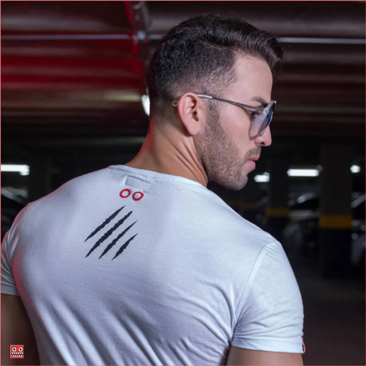 Camiseta Tigre Triangulo Blanco Cuello Redondo