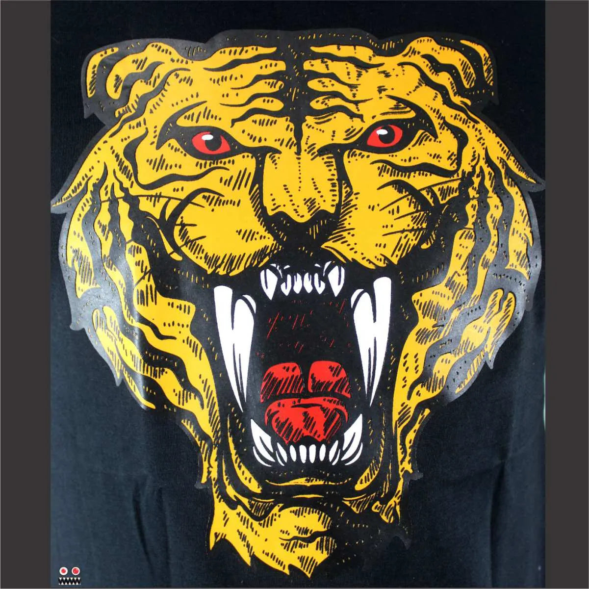 Camiseta tigre Colmillos Negro Cuello Redondo