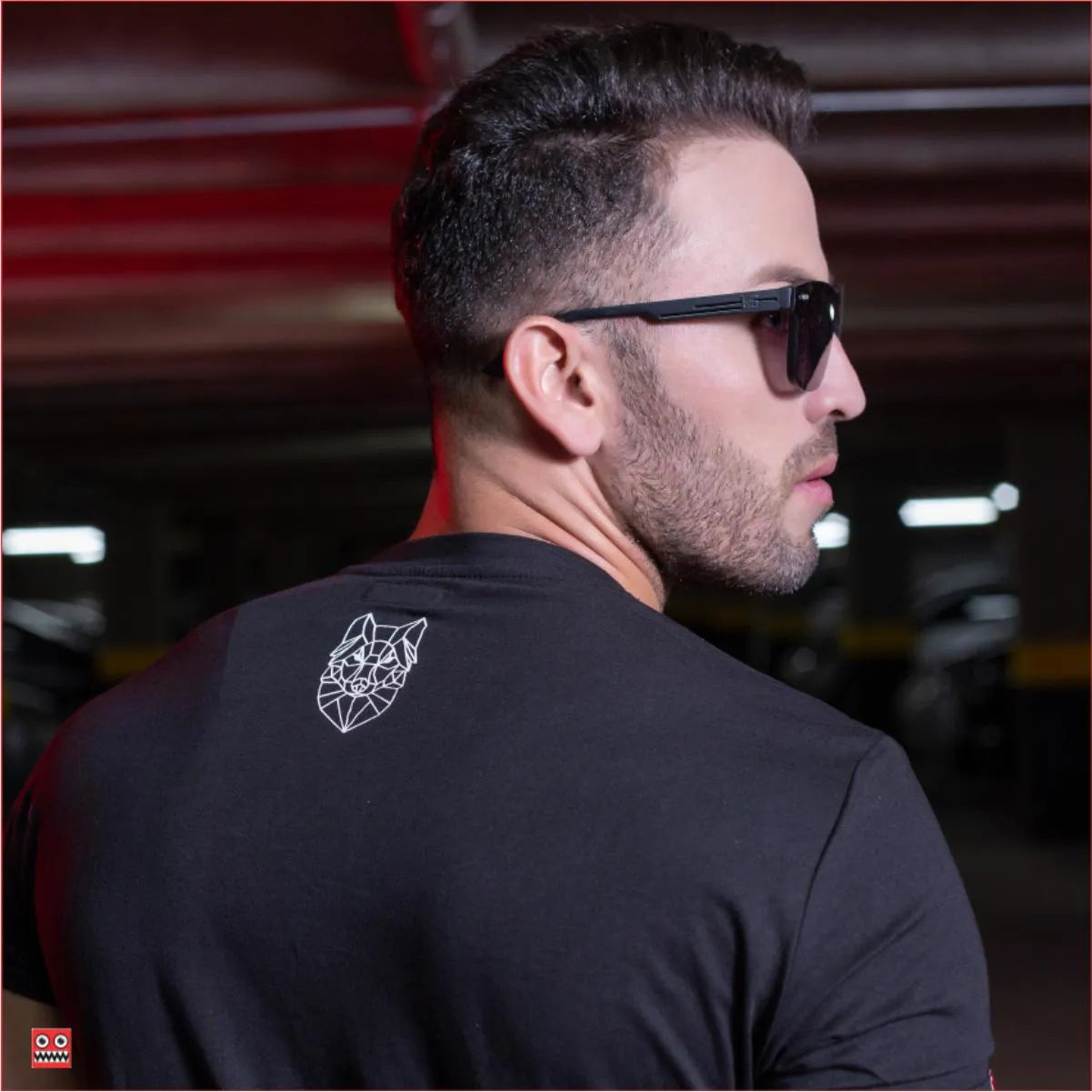 Camiseta Lobo Negro Cuello Redondo