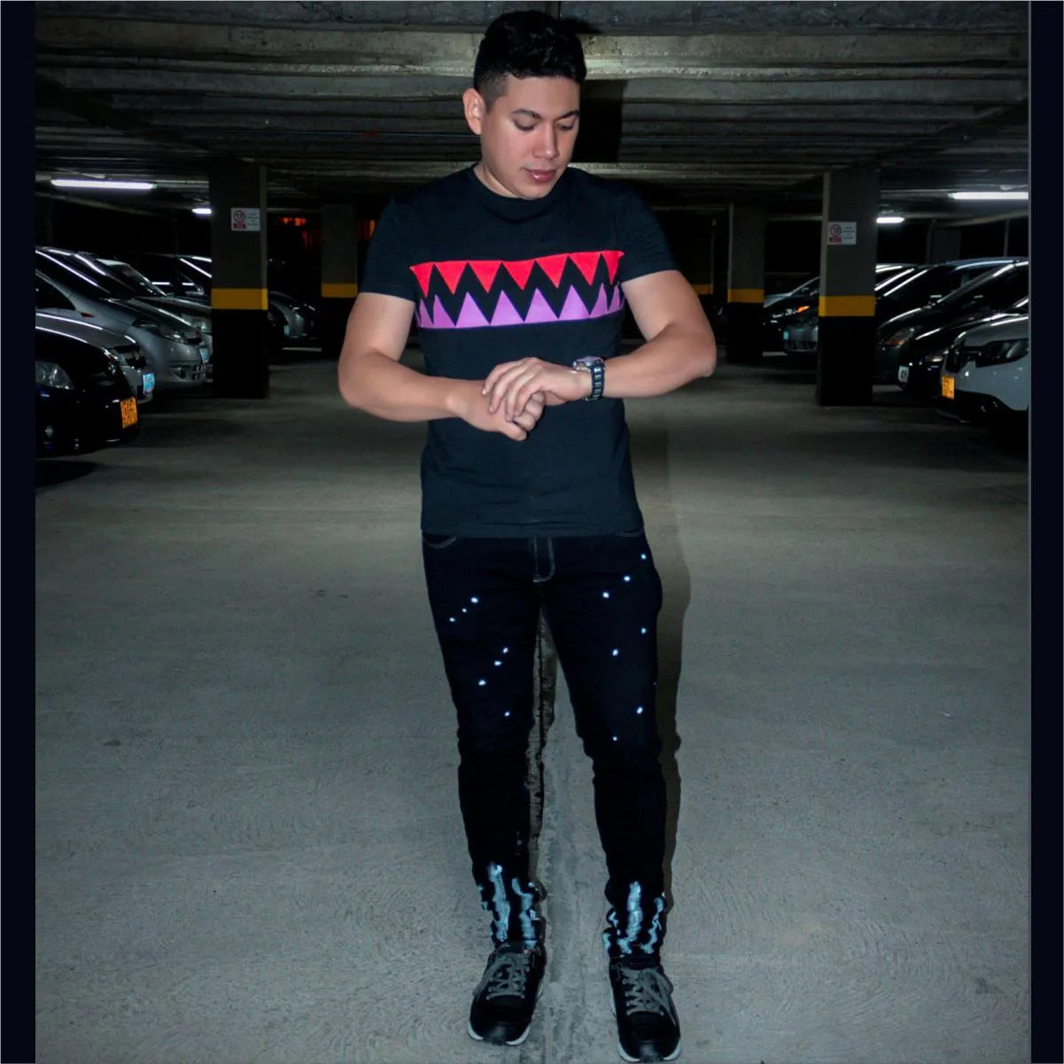 Camiseta Muelas Negro Cuello Redondo