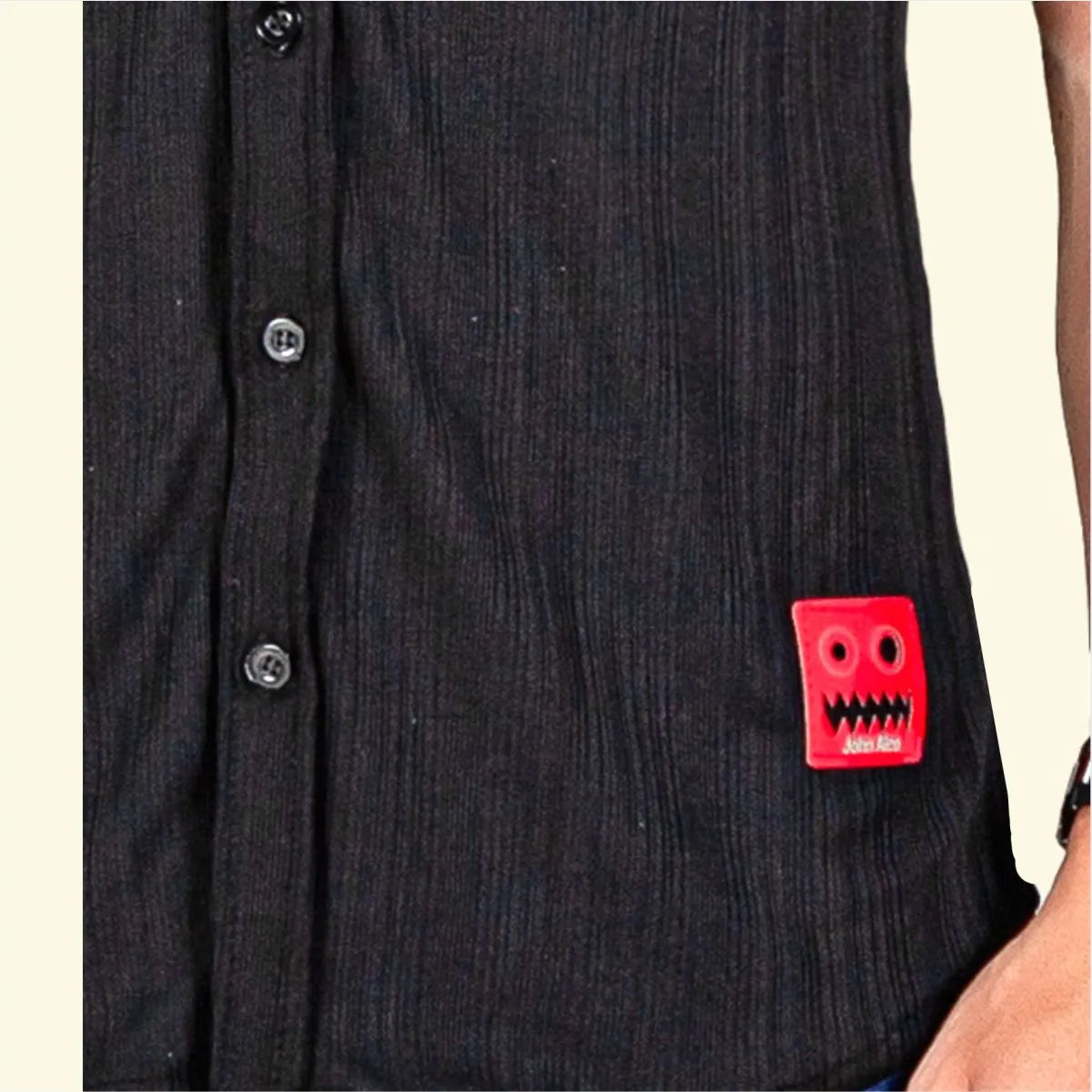 Camisa Manga Corta Negro Extrusion Cuello Mao